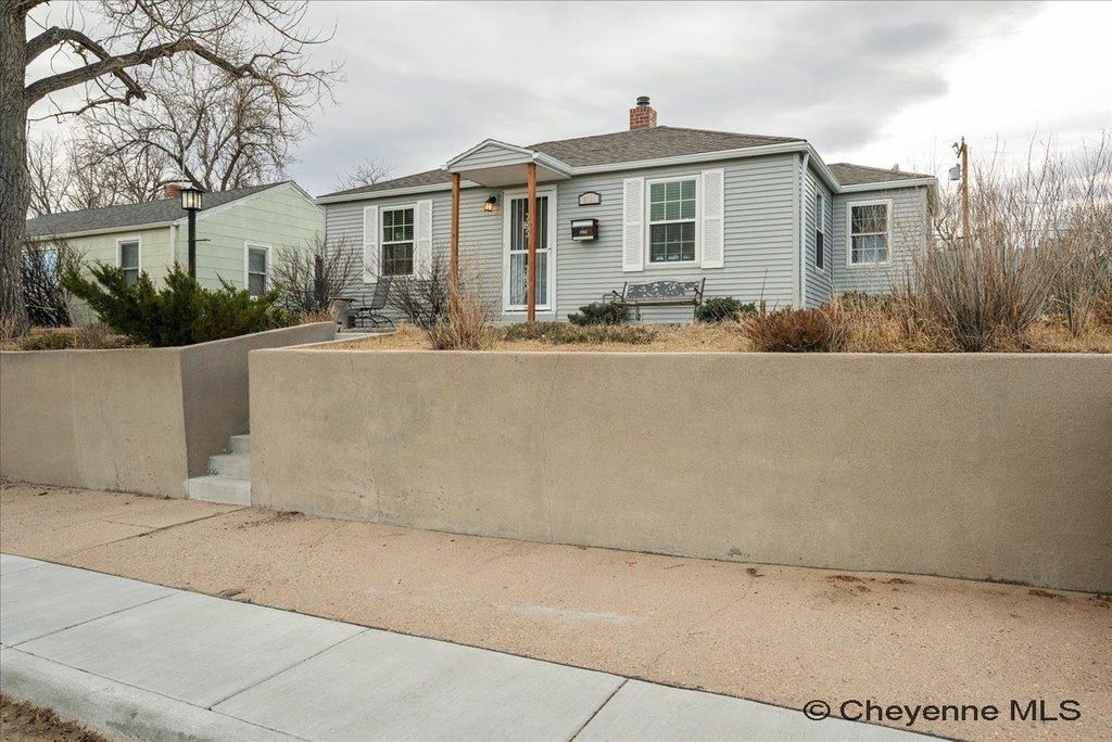 2111 GARRETT ST, Cheyenne, WY 82001