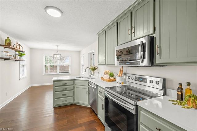 4109 Oak Hollow Drive, High Point, NC 27265