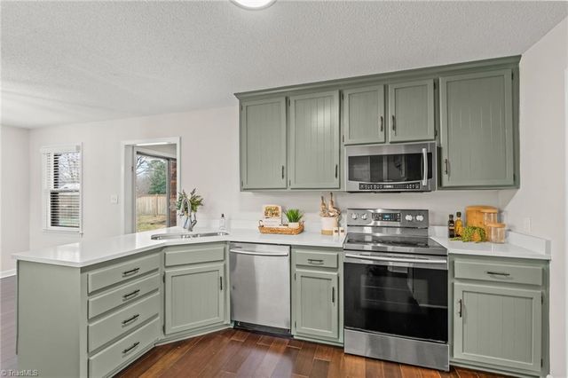 4109 Oak Hollow Drive, High Point, NC 27265