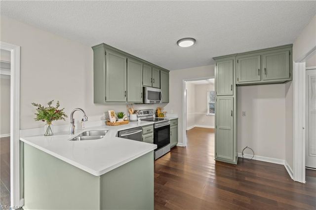 4109 Oak Hollow Drive, High Point, NC 27265