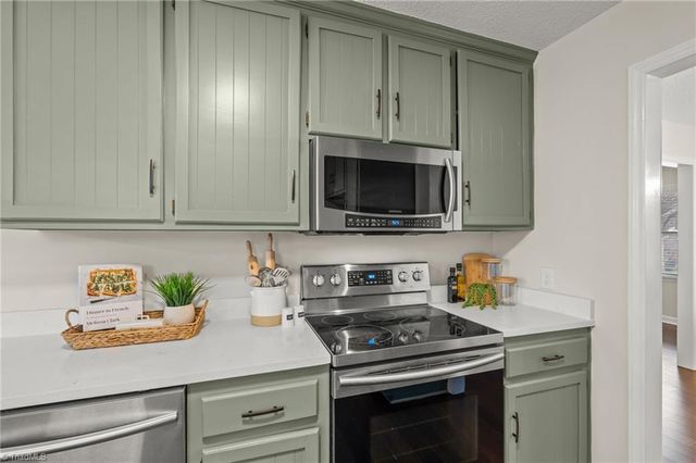 4109 Oak Hollow Drive, High Point, NC 27265