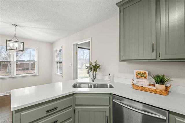 4109 Oak Hollow Drive, High Point, NC 27265