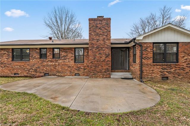 4109 Oak Hollow Drive, High Point, NC 27265