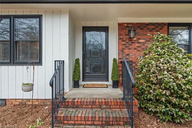 4109 Oak Hollow Drive, High Point, NC 27265