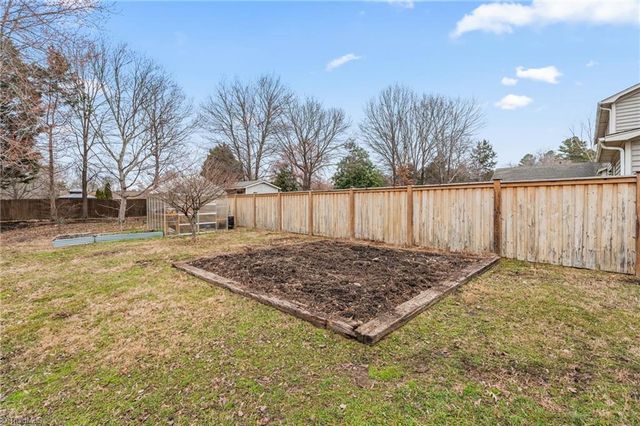 4109 Oak Hollow Drive, High Point, NC 27265