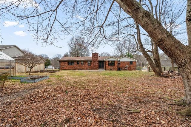 4109 Oak Hollow Drive, High Point, NC 27265