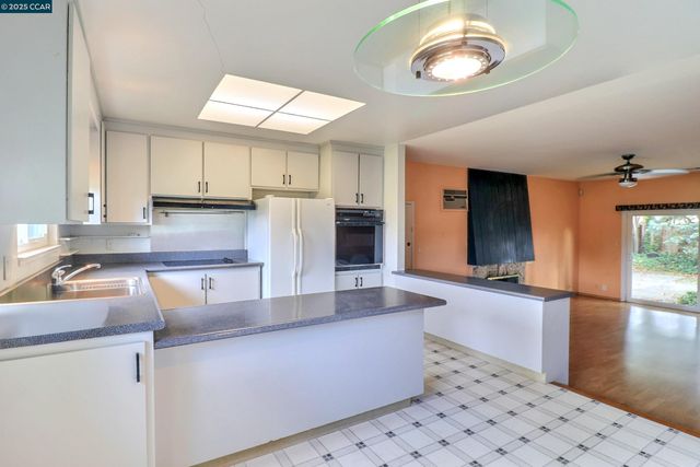 4420 Crestwood Cir, Concord, CA 94521