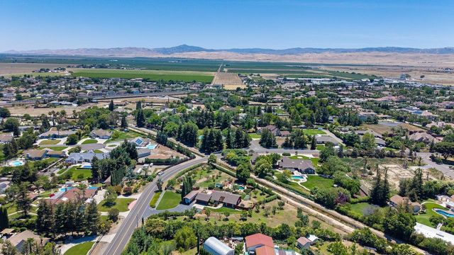27701 S Fairoaks Rd, Tracy, CA 95304