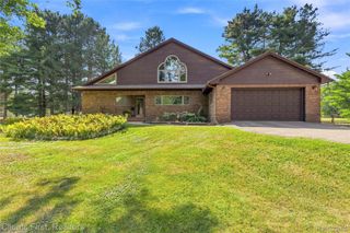 9022 Kingston Court, Hamburg Township, MI 48169
