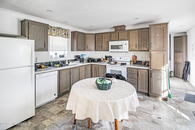 14 Muskrat Place, Manchester, NJ 08759