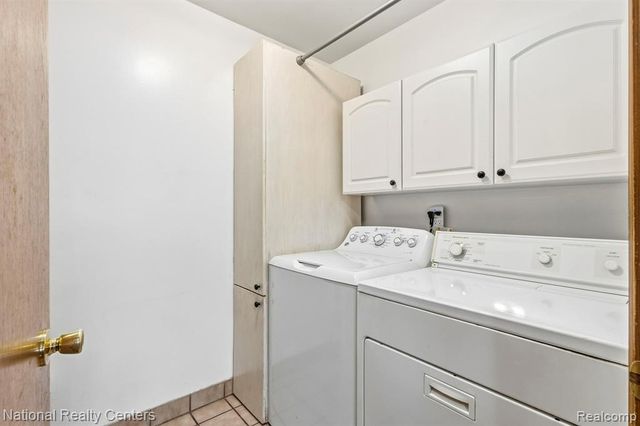 9008 Sussex Street, White Lake, MI 48386