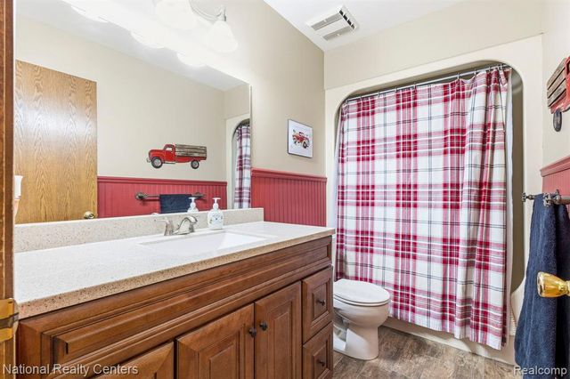 9008 Sussex Street, White Lake, MI 48386