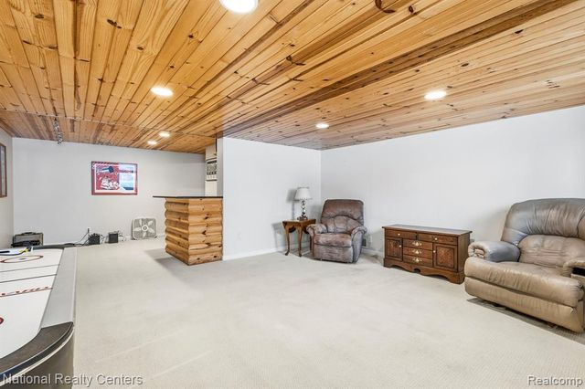 9008 Sussex Street, White Lake, MI 48386