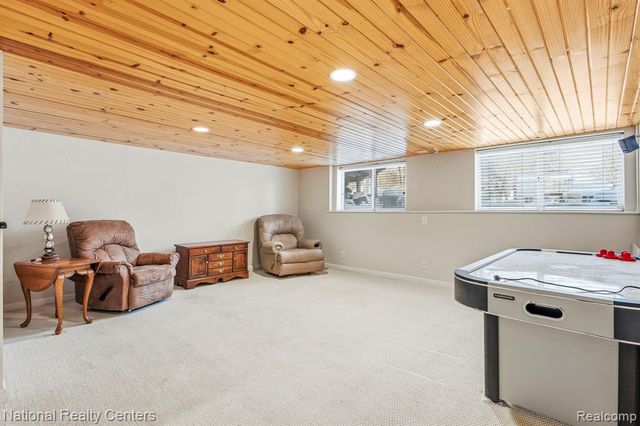 9008 Sussex Street, White Lake, MI 48386