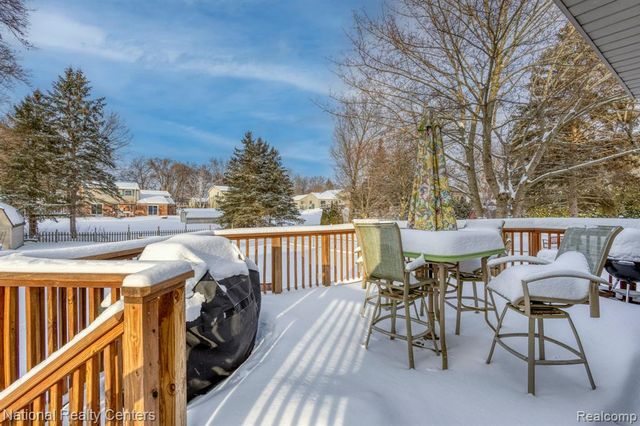 9008 Sussex Street, White Lake, MI 48386