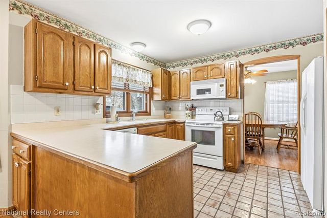 9008 Sussex Street, White Lake, MI 48386