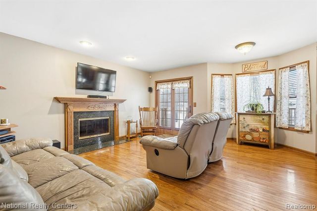 9008 Sussex Street, White Lake, MI 48386