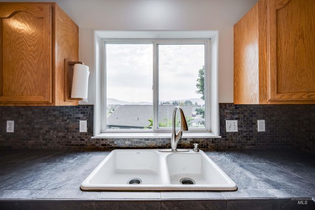 1640 Lorien Lane, Moscow, ID 83843