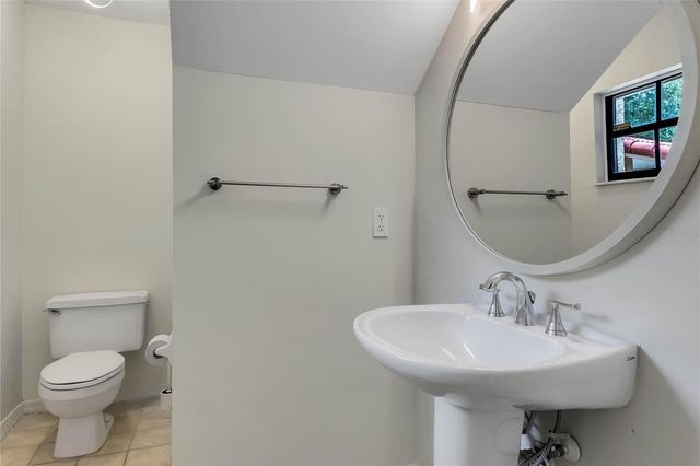 8235 AMBROSE COVE WAY, Orlando, FL 32819