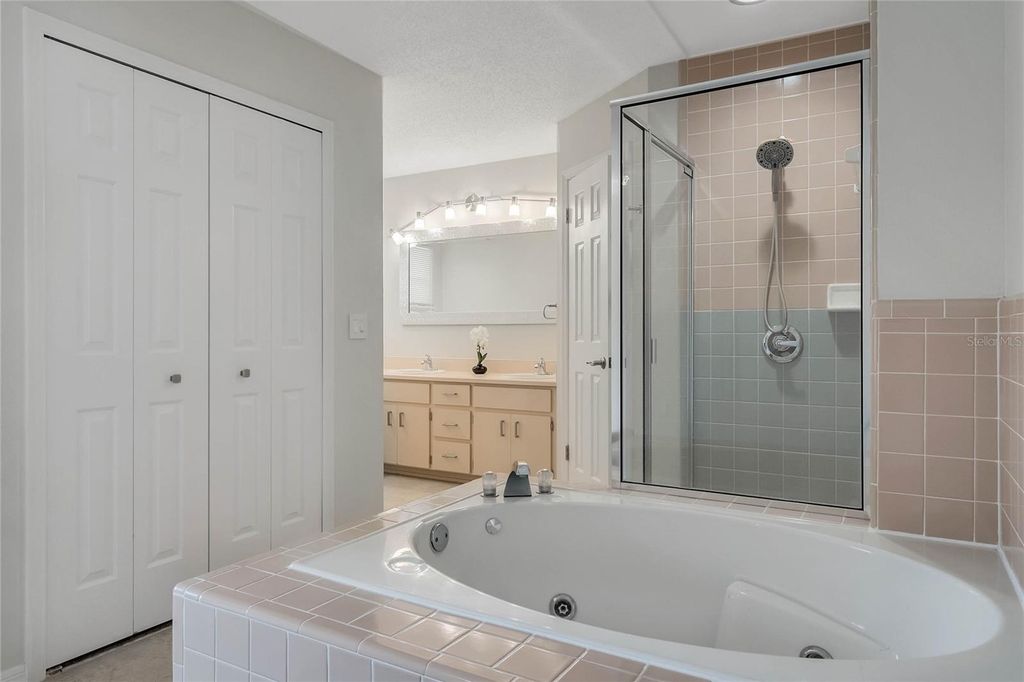 Image 12 of property listing at 8235 AMBROSE COVE WAY, Orlando, FL 32819