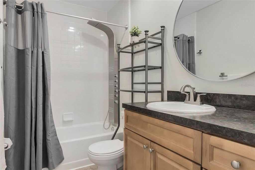 Image 14 of property listing at 8235 AMBROSE COVE WAY, Orlando, FL 32819