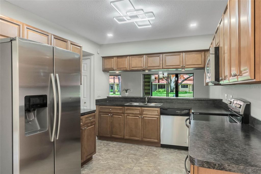 Image 3 of property listing at 8235 AMBROSE COVE WAY, Orlando, FL 32819