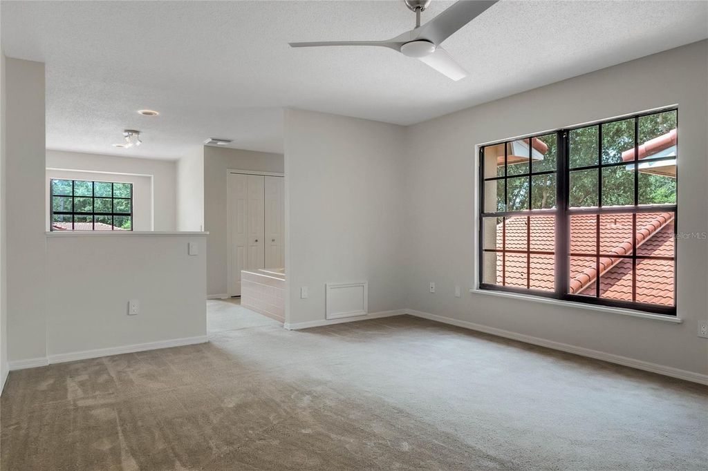 Image 9 of property listing at 8235 AMBROSE COVE WAY, Orlando, FL 32819