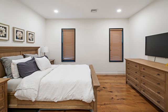 211 Condor 8, Boston, MA 02128