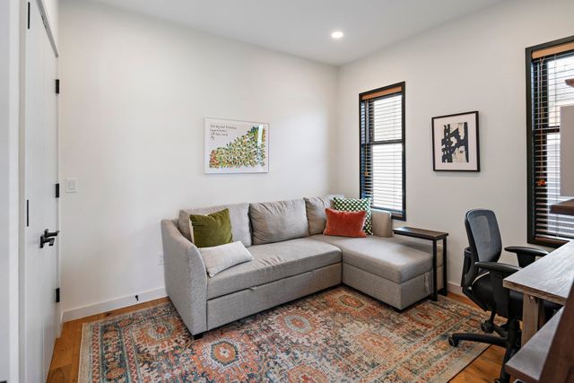 211 Condor 8, Boston, MA 02128