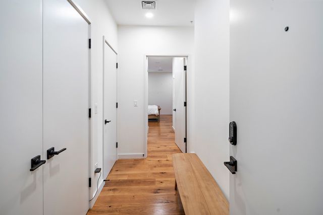 211 Condor 8, Boston, MA 02128