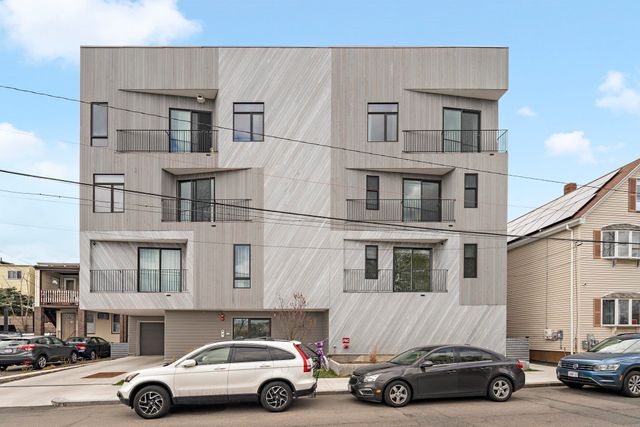 211 Condor 8, Boston, MA 02128