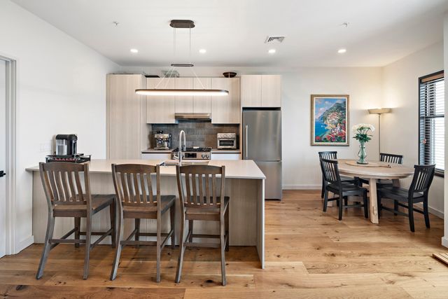 211 Condor 8, Boston, MA 02128