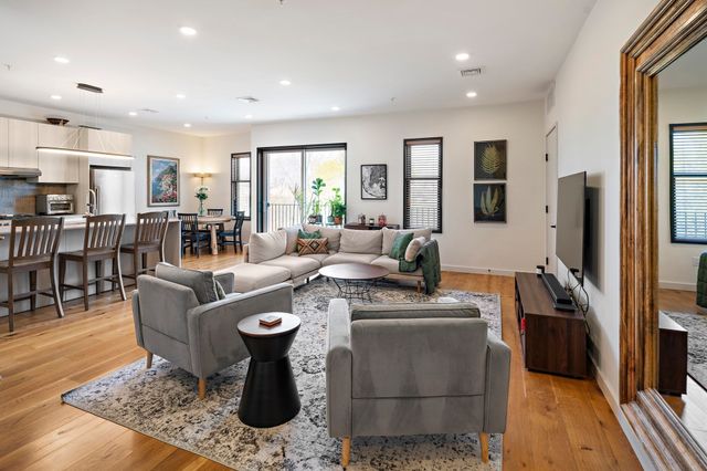 211 Condor 8, Boston, MA 02128