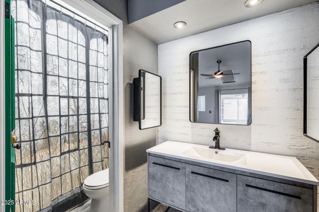 6534 W NORTH Lane, Glendale, AZ 85302