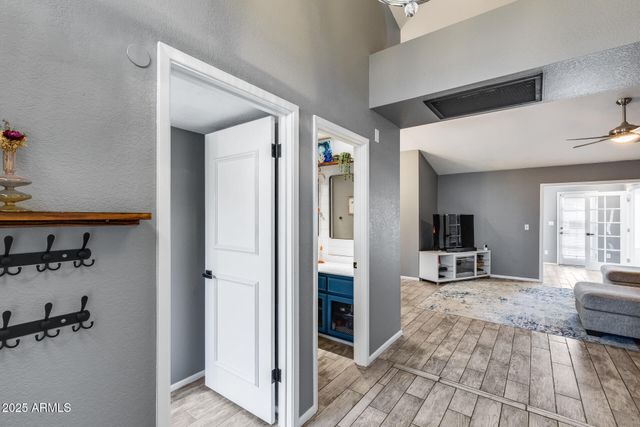 6534 W NORTH Lane, Glendale, AZ 85302