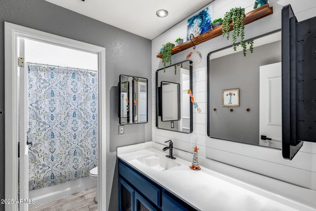 6534 W NORTH Lane, Glendale, AZ 85302