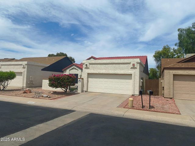 6534 W NORTH Lane, Glendale, AZ 85302