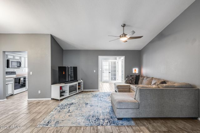 6534 W NORTH Lane, Glendale, AZ 85302