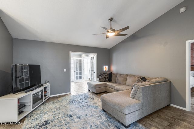 6534 W NORTH Lane, Glendale, AZ 85302