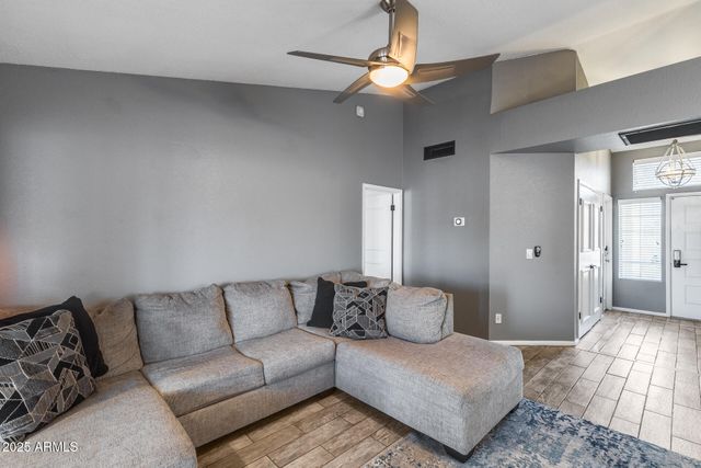 6534 W NORTH Lane, Glendale, AZ 85302