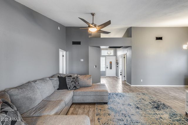 6534 W NORTH Lane, Glendale, AZ 85302