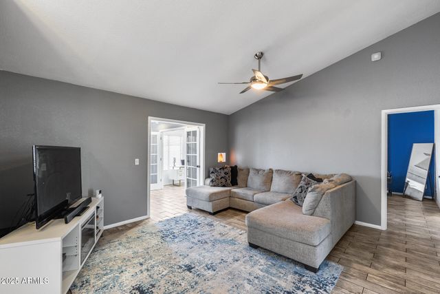 6534 W NORTH Lane, Glendale, AZ 85302