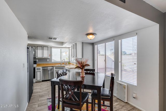 6534 W NORTH Lane, Glendale, AZ 85302