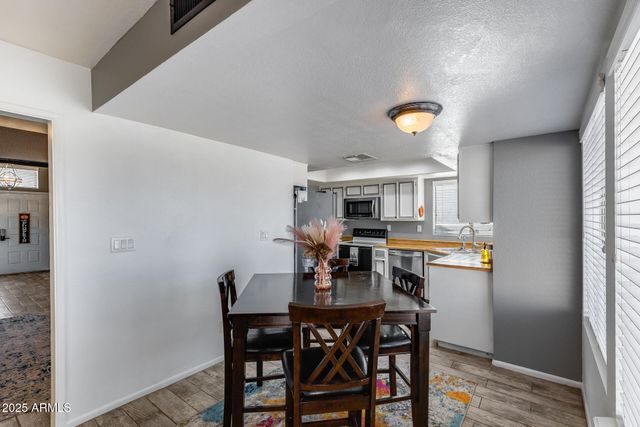 6534 W NORTH Lane, Glendale, AZ 85302