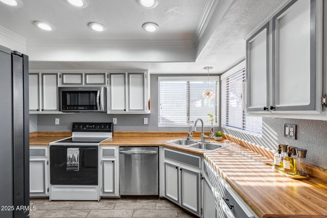 6534 W NORTH Lane, Glendale, AZ 85302