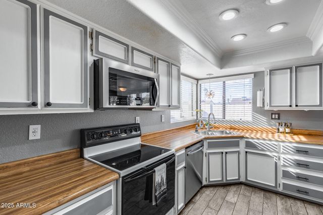 6534 W NORTH Lane, Glendale, AZ 85302