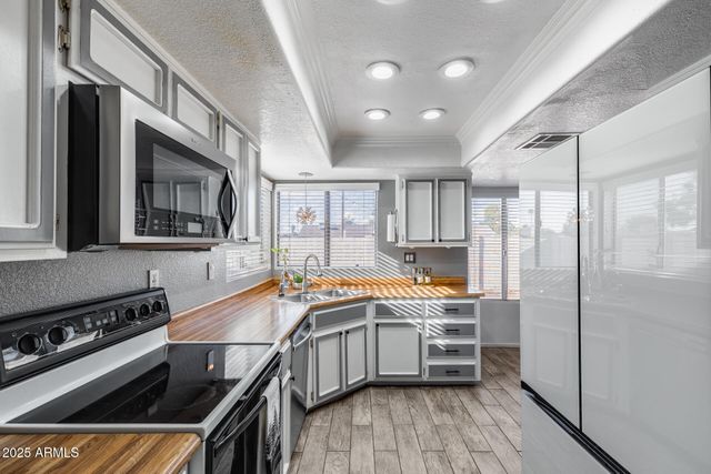 6534 W NORTH Lane, Glendale, AZ 85302