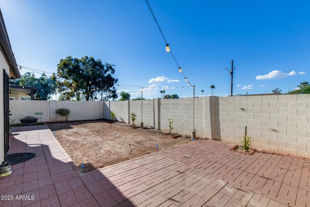 6534 W NORTH Lane, Glendale, AZ 85302