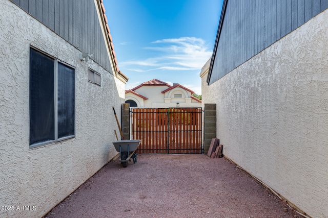 6534 W NORTH Lane, Glendale, AZ 85302