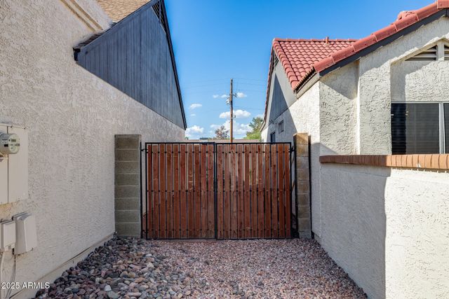 6534 W NORTH Lane, Glendale, AZ 85302